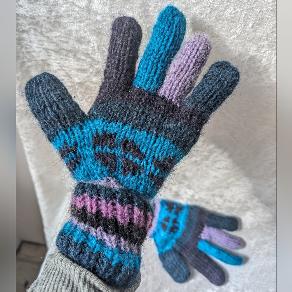 Himalayan Wool Handmade Lost Horizons Blue Purple Gloves